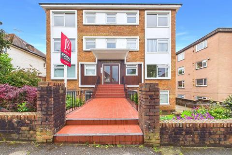 1 bed property, in Davigdor Road, £230,000