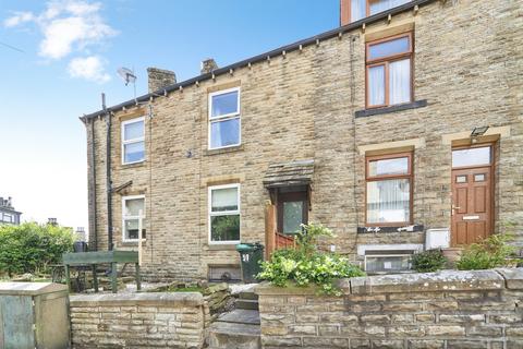 2 bed property, in Belgrave Road, £70,000