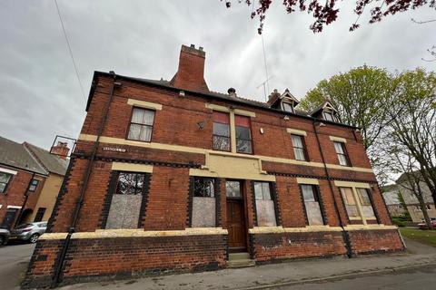 4 bed property, in Sandhill Arms House, £185,000