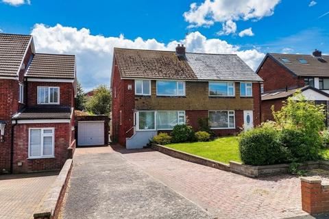 3 bed property, in Uplands Crescent, £325,000