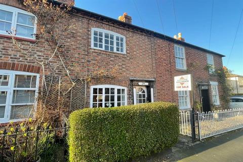 2 bed property, in Church Street, £200,000