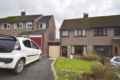 2 bed property, in Mellor Road, £265,000