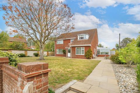 4 bed property, in Mights House, £725,000