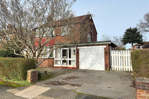 3 bed property, in Newlyn Drive, £450,000