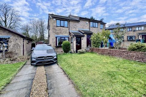 2 bed property, in Holly Bank, £225,000