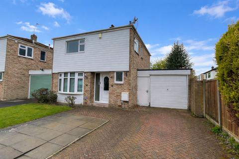 3 bed property, in Sharston Crescent, £425,000