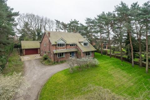 4 bed property, in Giantswood Lane, £950,000