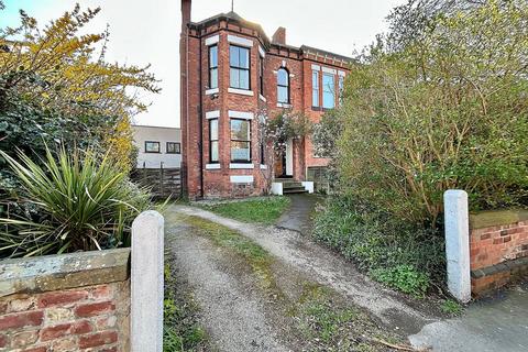 4 bed property, in Parsonage Road, £825,000