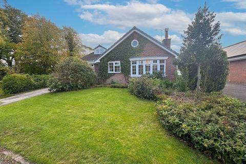 3 bed property, in Elmore Close, £380,000