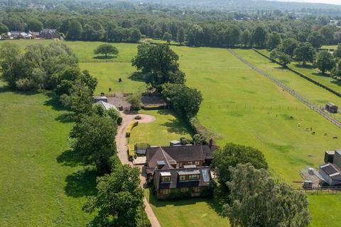 6 bed property, in Paddock Hill, £1,695,000