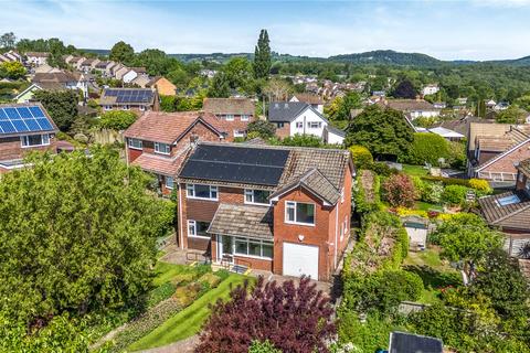 5 bed property, in Fitzosborn Close, £495,000