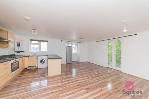 2 bed property, in Oakleigh Road North, £310,000