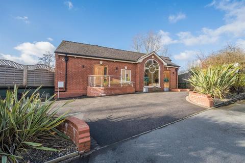4 bed property, in Haywards Close, £795,000