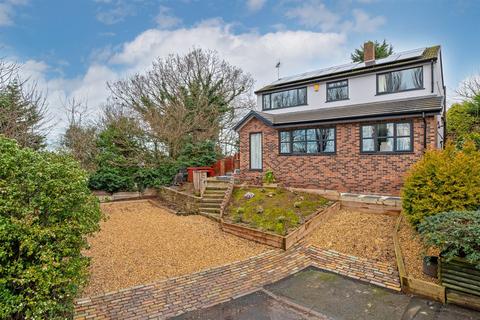 5 bed property, in Penrith Close, £525,000