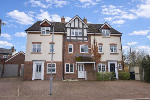 3 bed property, in Arderne Place, £450,000
