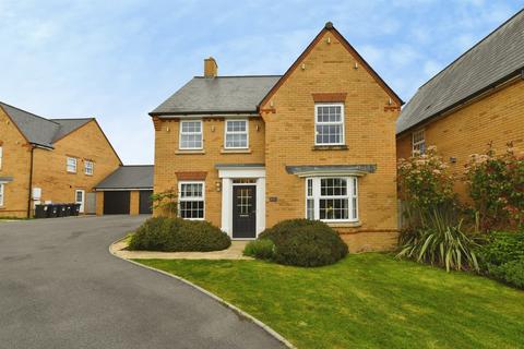 4 bed property, in Westons Piece, £500,000