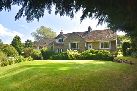 5 bed property, in Combs Road, £635,000
