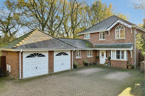 4 bed property, in Valley Road, £925,000