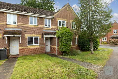 2 bed property, in Birch Road, £210,000