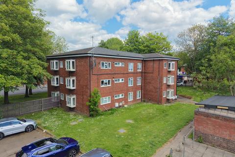 1 bed property, in Oxford Street, £95,000