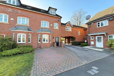 3 bed property, in Riding Close, £400,000