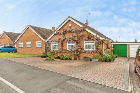 2 bed property, in Holmes Avenue, £280,000