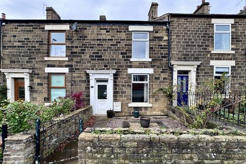 2 bed property, in Norfolk Street, £195,000