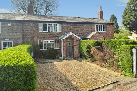 2 bed property, in Ravenoak Road, £290,000