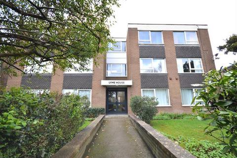 1 bed property, in Lyme House Station Road, £125,000