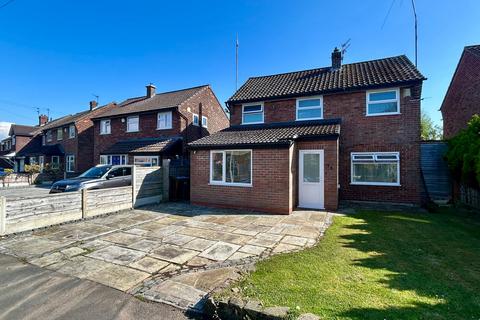 4 bed property, in Queensway, £485,000