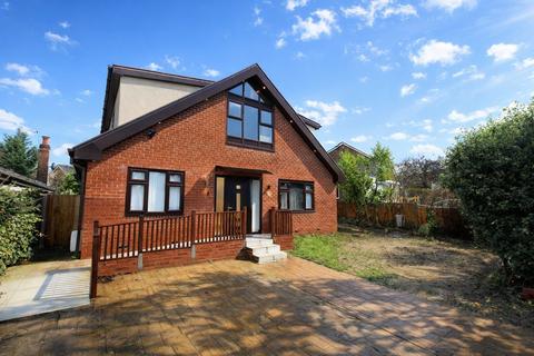 3 bed property, in Daylesford Crescent, £665,000
