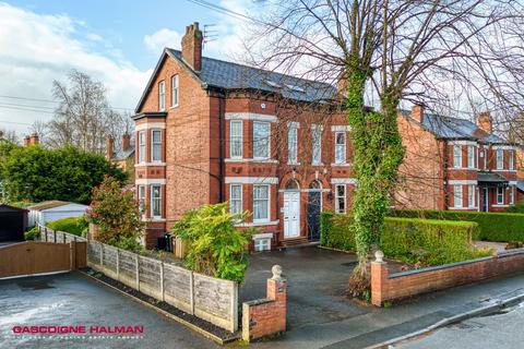 6 bed property, in Kennerley Road, £750,000