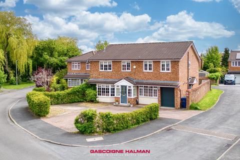 5 bed property, in Lyncombe Close, £825,000