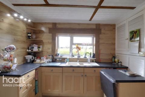 2 bed property, in Cuckoo Road, £425,000