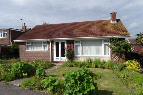 2 bed property, in South Court Drive, £375,000