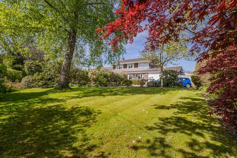 4 bed property, in Wyche Lane, £800,000