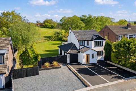 4 bed property, in Chiltern Avenue, £600,000