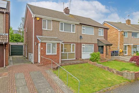 3 bed property, in Blue Hatch, £315,000