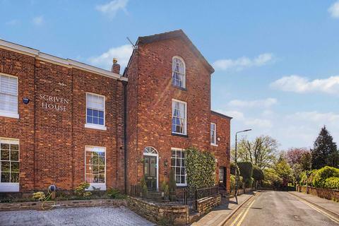 4 bed property, in Richmond Road, £850,000