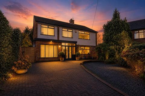 6 bed property, in Croft Close, £950,000