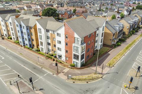 2 bed property, in Countess Way, £230,000