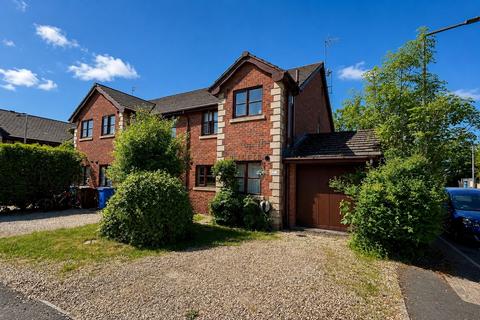 3 bed property, in Rosewood Gardens, £375,000