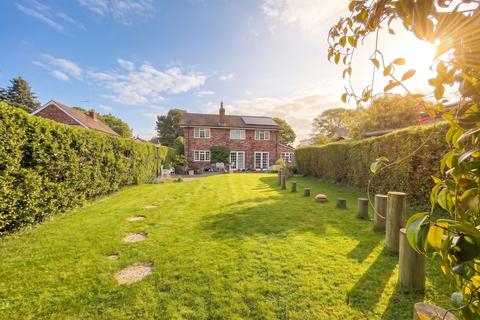 4 bed property, in Booth Bed Lane, £700,000