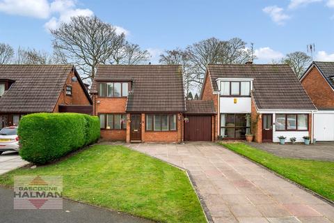 3 bed property, in Hallwood Road, £450,000