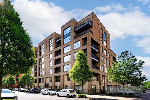 1 bed property, in Maple House, £380,000
