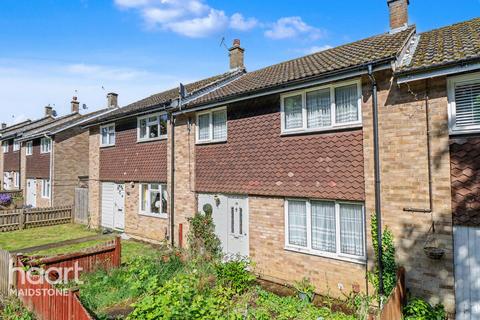 3 bed property, in Woodford Road, £280,000