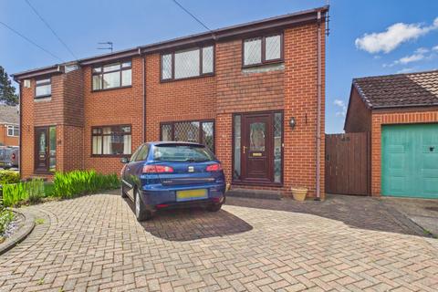 3 bed property, in Churchill Avenue, £299,950
