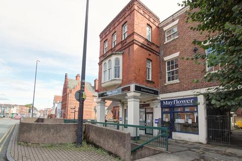 1 bed property, in Foregate Street, £75,000