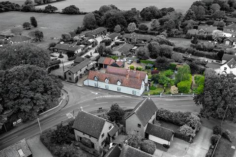 6 bed property, in Church Road, £900,000