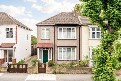 3 bed property, in Dallinger Road, £750,000